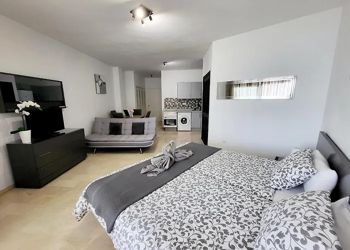 Sea Sun And * טורמולינוס